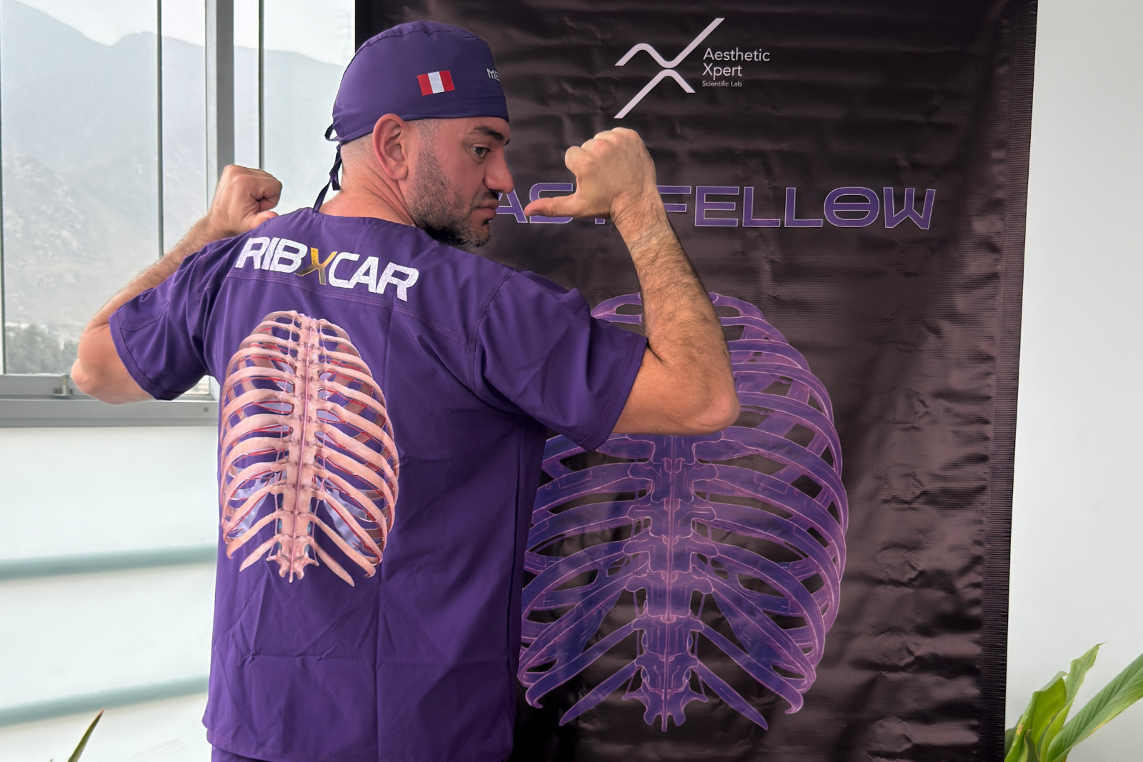 Editorial image of a defined feminine waistline, representing the ultrasound-guided rib remodeling performed with RibXcar at Elevé Cosmetic Surgery